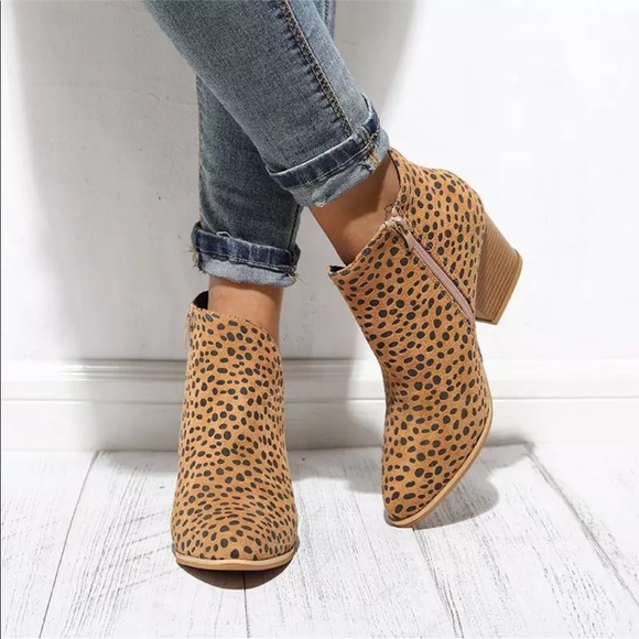 Gorgeous slit vegan suede leopard ankle boots - Picture 2 of 4